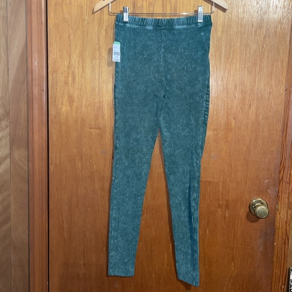•AMP•NWT FOREST GREEN MINERAL WASH MOTO LEGGINGS SIZE XS - Picture 5 of 8